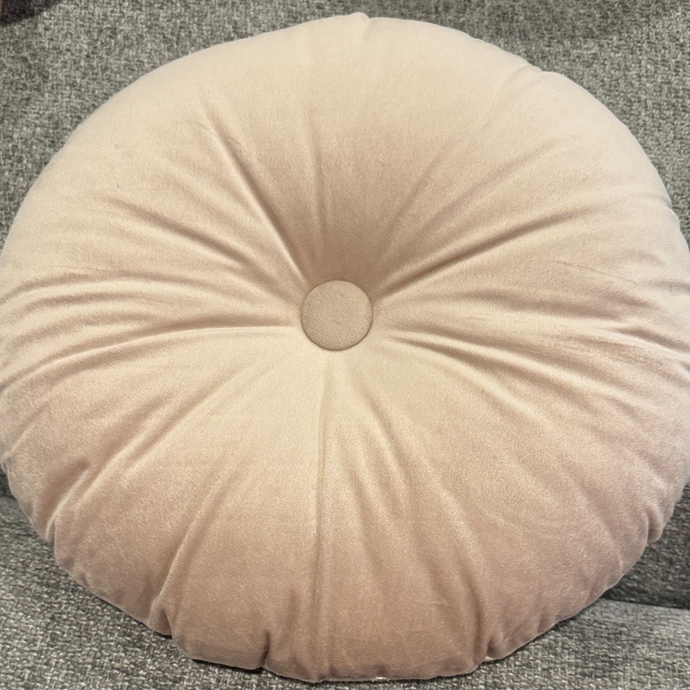 Round Tufted Throw Pillow in Blush Pink